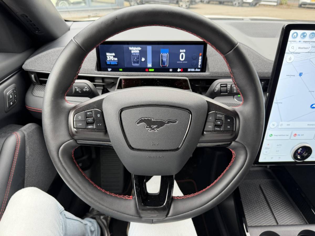 Ford Mustang Mach-E Ford Mustang Mach-E AWD 75 kWh SOH 93% ORIGINEEL NL AUTO MET NAP | B&O PREMIUM AUDIO | LEREN BEKLEDING | 360° CAMERA | ELEKTRISCHE STOELEN MET GEHEUGEN | TECHNOLOGY PACK | WINTERPAKKET | ADAPTIVE CRUISE CONTROL | DODEHOEKDETECTIE | FORD DEALER ONDERHOUDEN | ALL-IN PRIJS INCL. 12 MND BOVAG GARANTIE |