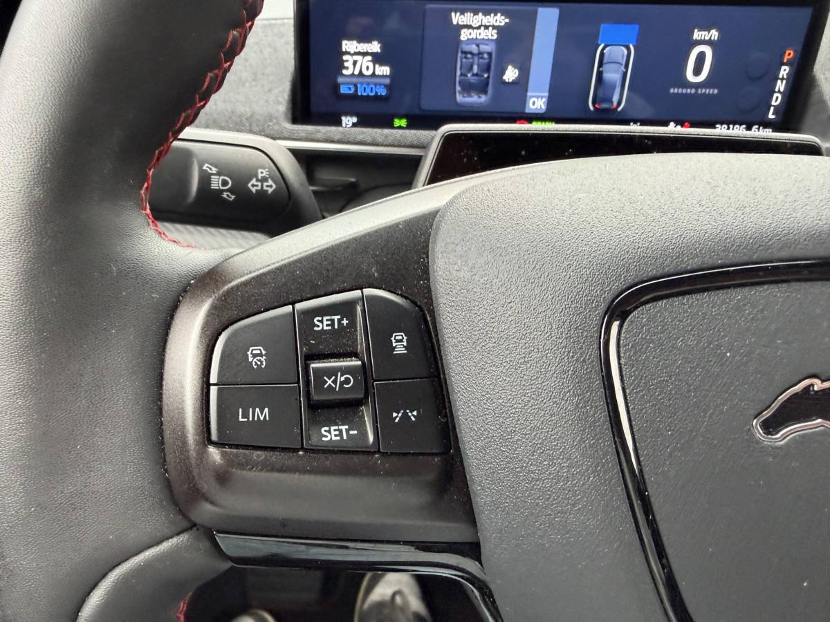 Ford Mustang Mach-E Ford Mustang Mach-E AWD 75 kWh SOH 93% ORIGINEEL NL AUTO MET NAP | B&O PREMIUM AUDIO | LEREN BEKLEDING | 360° CAMERA | ELEKTRISCHE STOELEN MET GEHEUGEN | TECHNOLOGY PACK | WINTERPAKKET | ADAPTIVE CRUISE CONTROL | DODEHOEKDETECTIE | FORD DEALER ONDERHOUDEN | ALL-IN PRIJS INCL. 12 MND BOVAG GARANTIE |