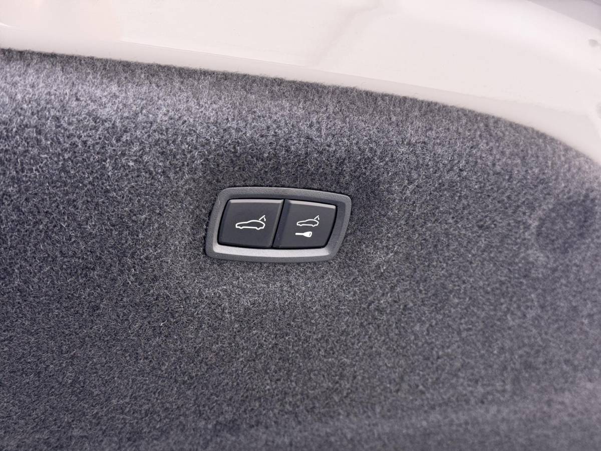 Porsche Taycan Porsche Taycan Turbo 93 kWh SOH 91% | SPORT CHRONO | HEAD-UP | CARBON PAKKET | ALCANTARA STOELEN + HEMEL | DUAL SCHERM | PSCB KERAMISCH GECOATE REMMEN | BURMESTER PREMIUM AUDIO | STOELVERWARMING + STUURWIELVERWARMING | STOELVENTILATIE | MEMORY SEATS | PORSCHE DEALER ONDERHOUDEN | 360° CAMERA | VERKEERT IN NIEUWSTAAT | ALL-IN PRIJS | 12 MAANDEN BOVAG GARANTIE