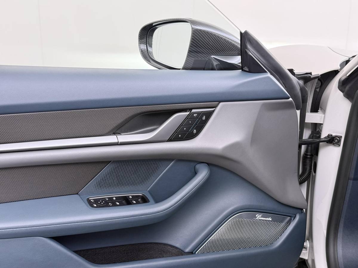 Porsche Taycan Porsche Taycan Turbo 93 kWh SOH 91% | SPORT CHRONO | HEAD-UP | CARBON PAKKET | ALCANTARA STOELEN + HEMEL | DUAL SCHERM | PSCB KERAMISCH GECOATE REMMEN | BURMESTER PREMIUM AUDIO | STOELVERWARMING + STUURWIELVERWARMING | STOELVENTILATIE | MEMORY SEATS | PORSCHE DEALER ONDERHOUDEN | 360° CAMERA | VERKEERT IN NIEUWSTAAT | ALL-IN PRIJS | 12 MAANDEN BOVAG GARANTIE