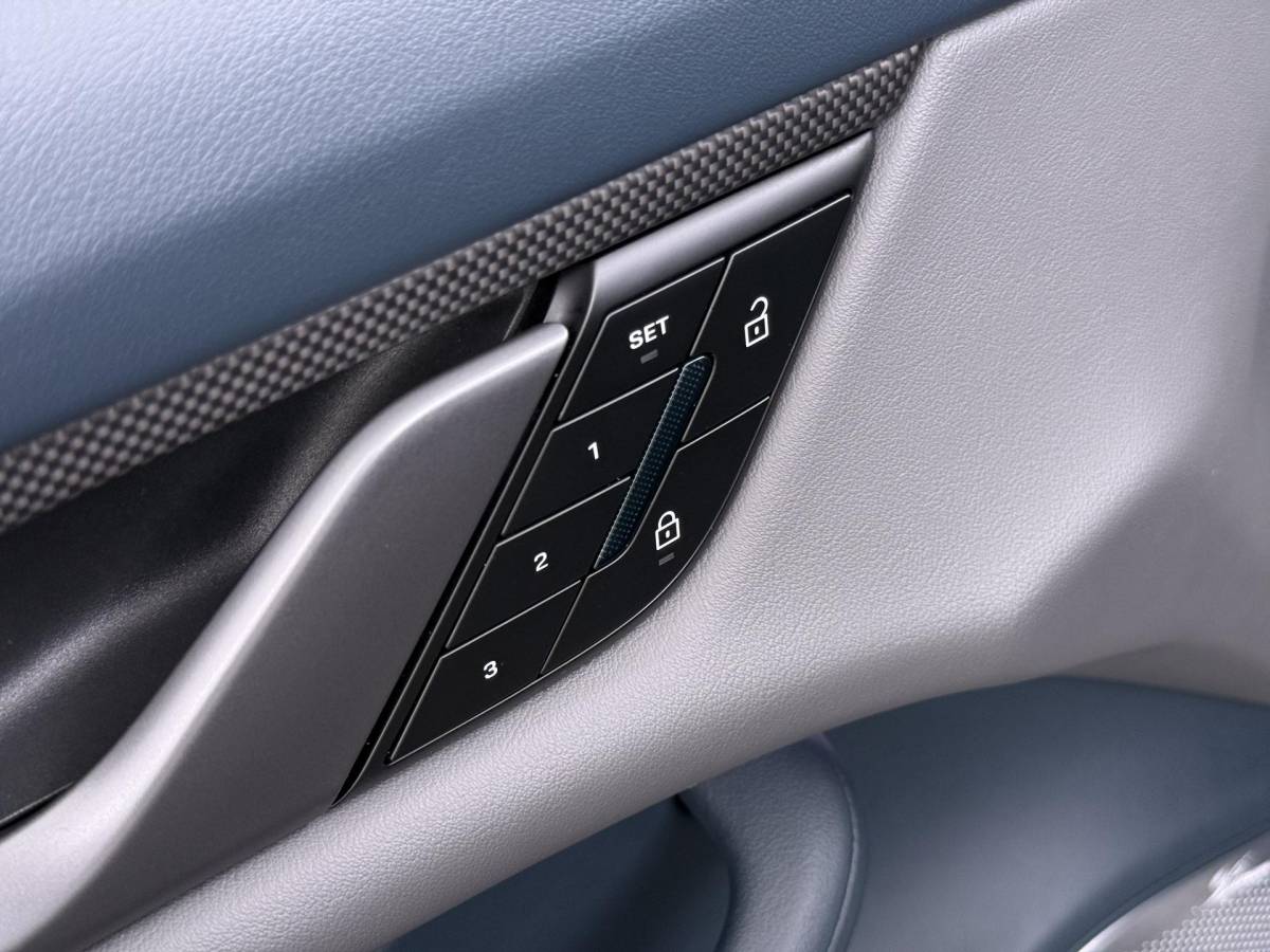 Porsche Taycan Porsche Taycan Turbo 93 kWh SOH 91% | SPORT CHRONO | HEAD-UP | CARBON PAKKET | ALCANTARA STOELEN + HEMEL | DUAL SCHERM | PSCB KERAMISCH GECOATE REMMEN | BURMESTER PREMIUM AUDIO | STOELVERWARMING + STUURWIELVERWARMING | STOELVENTILATIE | MEMORY SEATS | PORSCHE DEALER ONDERHOUDEN | 360° CAMERA | VERKEERT IN NIEUWSTAAT | ALL-IN PRIJS | 12 MAANDEN BOVAG GARANTIE