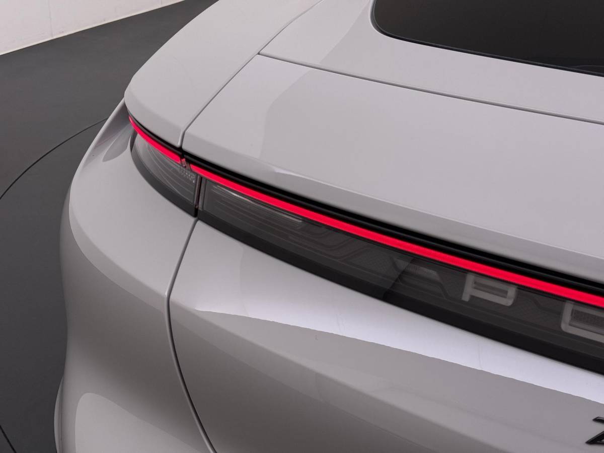 Porsche Taycan Porsche Taycan Turbo 93 kWh SOH 91% | SPORT CHRONO | HEAD-UP | CARBON PAKKET | ALCANTARA STOELEN + HEMEL | DUAL SCHERM | PSCB KERAMISCH GECOATE REMMEN | BURMESTER PREMIUM AUDIO | STOELVERWARMING + STUURWIELVERWARMING | STOELVENTILATIE | MEMORY SEATS | PORSCHE DEALER ONDERHOUDEN | 360° CAMERA | VERKEERT IN NIEUWSTAAT | ALL-IN PRIJS | 12 MAANDEN BOVAG GARANTIE