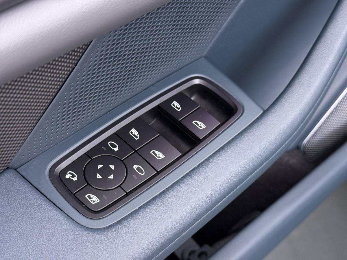Porsche Taycan Porsche Taycan Turbo 93 kWh SOH 91% | SPORT CHRONO | HEAD-UP | CARBON PAKKET | ALCANTARA STOELEN + HEMEL | DUAL SCHERM | PSCB KERAMISCH GECOATE REMMEN | BURMESTER PREMIUM AUDIO | STOELVERWARMING + STUURWIELVERWARMING | STOELVENTILATIE | MEMORY SEATS | PORSCHE DEALER ONDERHOUDEN | 360° CAMERA | VERKEERT IN NIEUWSTAAT | ALL-IN PRIJS | 12 MAANDEN BOVAG GARANTIE