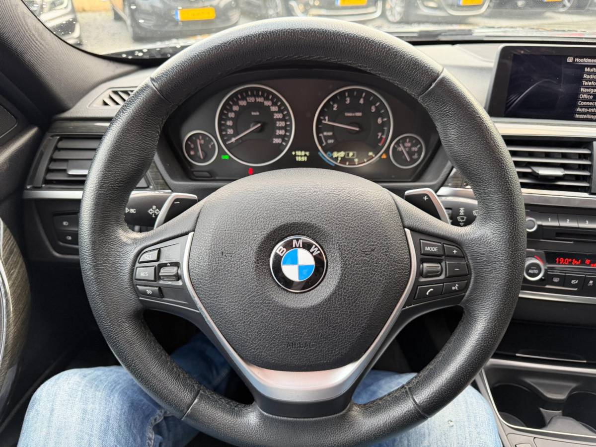 BMW 3 Serie BMW 3-serie Touring 328i High Executive Panoramadak sportstoelen 245 PK