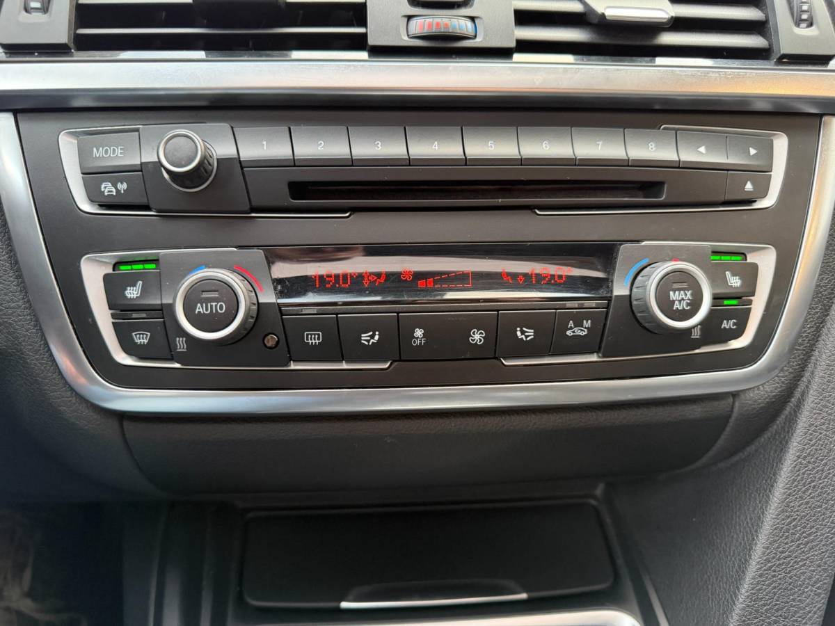 BMW 3 Serie BMW 3-serie Touring 328i High Executive Panoramadak sportstoelen 245 PK