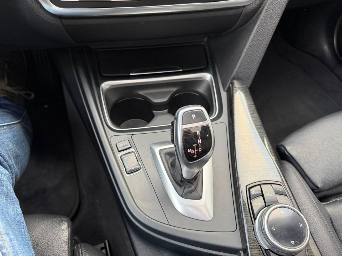 BMW 3 Serie BMW 3-serie Touring 328i High Executive Panoramadak sportstoelen 245 PK