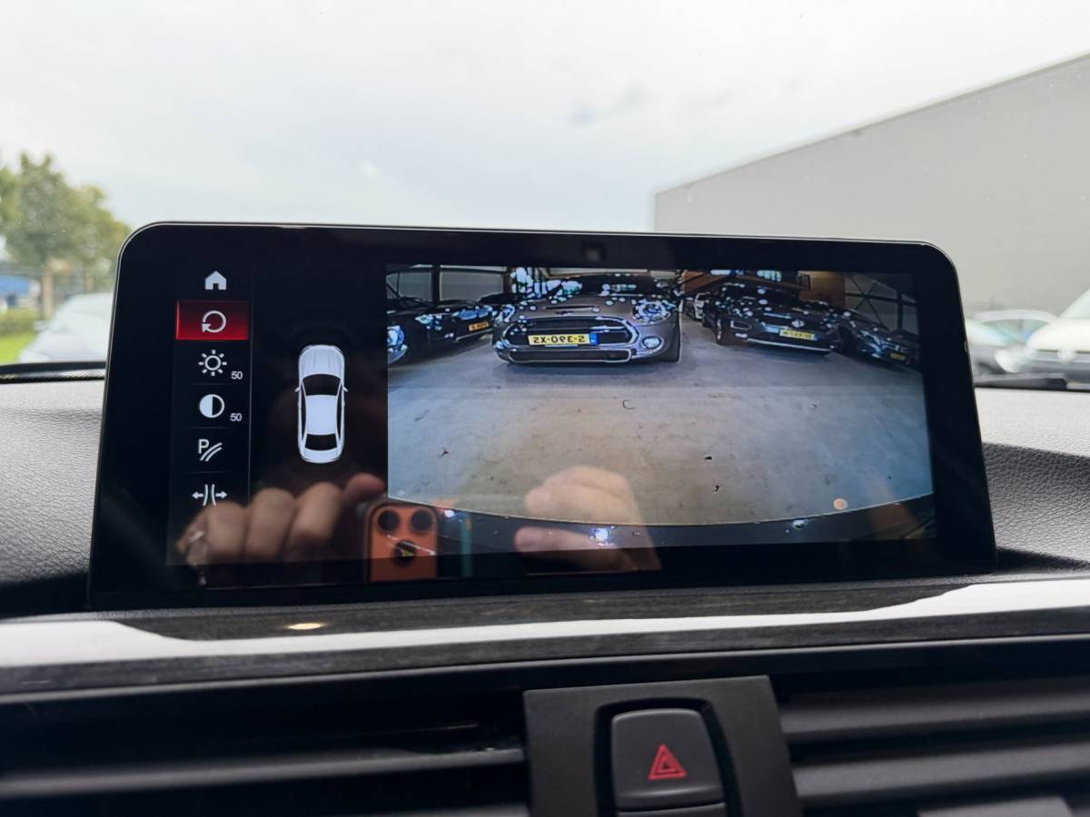 BMW 3 Serie BMW 3-serie Touring 328i High Executive Panoramadak sportstoelen 245 PK