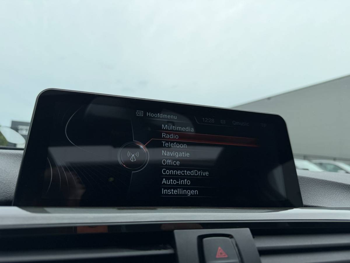 BMW 3 Serie BMW 3-serie Touring 328i High Executive Panoramadak sportstoelen 245 PK