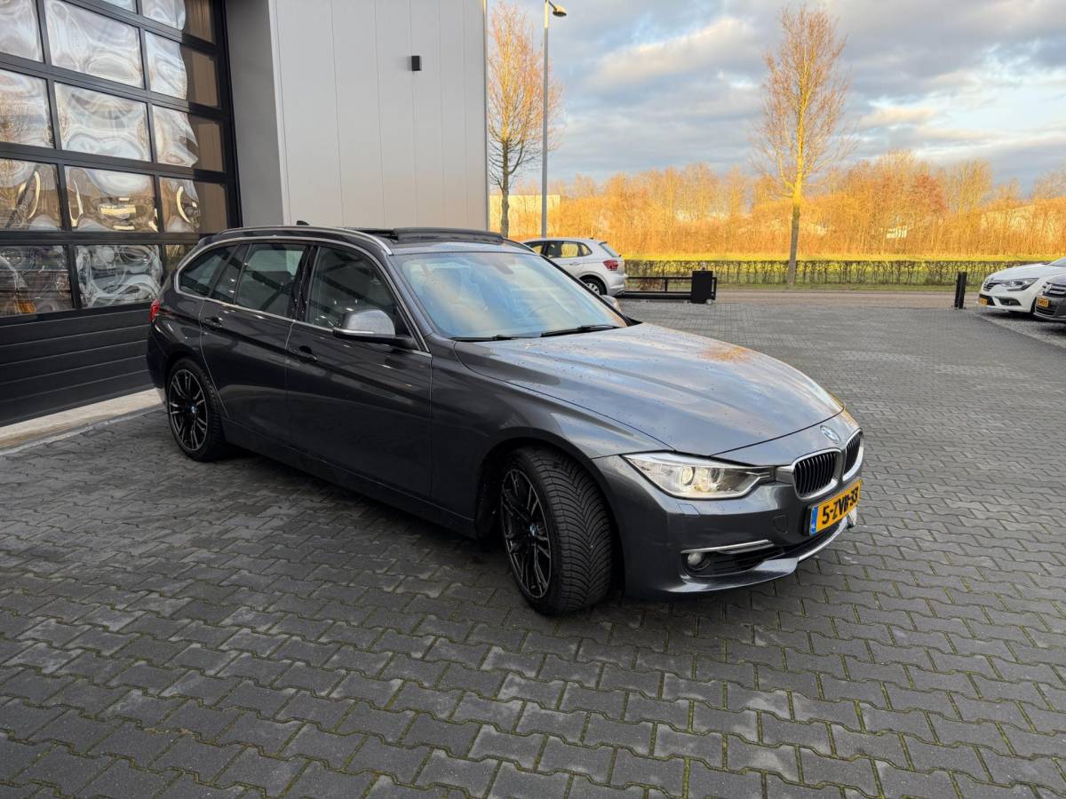 BMW 3 Serie BMW 3-serie Touring 328i High Executive Panoramadak sportstoelen 245 PK