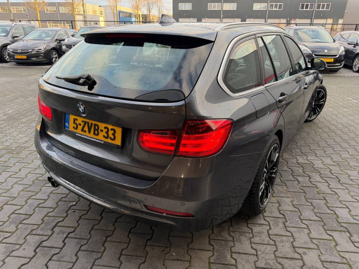BMW 3 Serie BMW 3-serie Touring 328i High Executive Panoramadak sportstoelen 245 PK