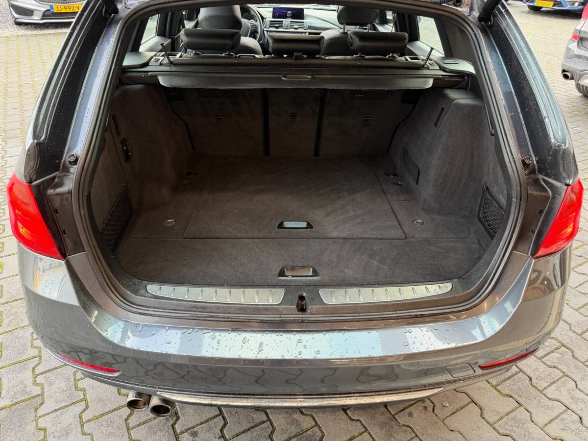 BMW 3 Serie BMW 3-serie Touring 328i High Executive Panoramadak sportstoelen 245 PK