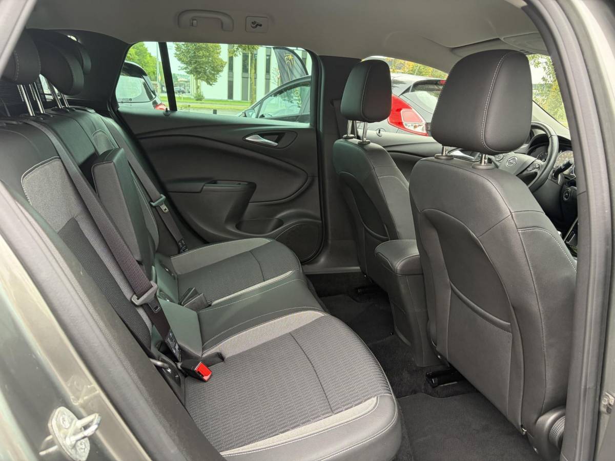Opel Astra Opel Astra Sports Tourer 1.2 Elegance ✓131pk✓2e Eigenaar✓Camera✓Carplay✓6 Bak✓Stoelverw✓Stuurverw✓Pdc V+A✓Recent beurt gehad✓Clima✓Cruise✓Halfleder✓Keyless✓N.A.P✓Lm velgen✓Rijstrooksensor✓Apk tot 09-2028