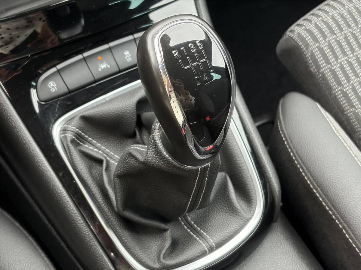 Opel Astra Opel Astra Sports Tourer 1.2 Elegance ✓131pk✓2e Eigenaar✓Camera✓Carplay✓6 Bak✓Stoelverw✓Stuurverw✓Pdc V+A✓Recent beurt gehad✓Clima✓Cruise✓Halfleder✓Keyless✓N.A.P✓Lm velgen✓Rijstrooksensor✓Apk tot 09-2028