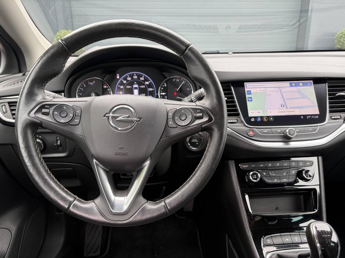 Opel Astra Opel Astra Sports Tourer 1.2 Elegance ✓131pk✓2e Eigenaar✓Camera✓Carplay✓6 Bak✓Stoelverw✓Stuurverw✓Pdc V+A✓Recent beurt gehad✓Clima✓Cruise✓Halfleder✓Keyless✓N.A.P✓Lm velgen✓Rijstrooksensor✓Apk tot 09-2028