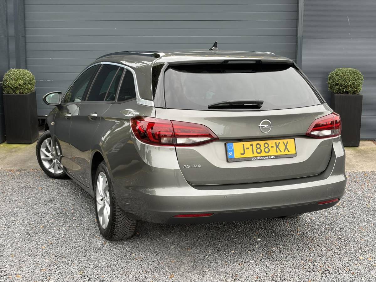 Opel Astra Opel Astra Sports Tourer 1.2 Elegance ✓131pk✓2e Eigenaar✓Camera✓Carplay✓6 Bak✓Stoelverw✓Stuurverw✓Pdc V+A✓Recent beurt gehad✓Clima✓Cruise✓Halfleder✓Keyless✓N.A.P✓Lm velgen✓Rijstrooksensor✓Apk tot 09-2028