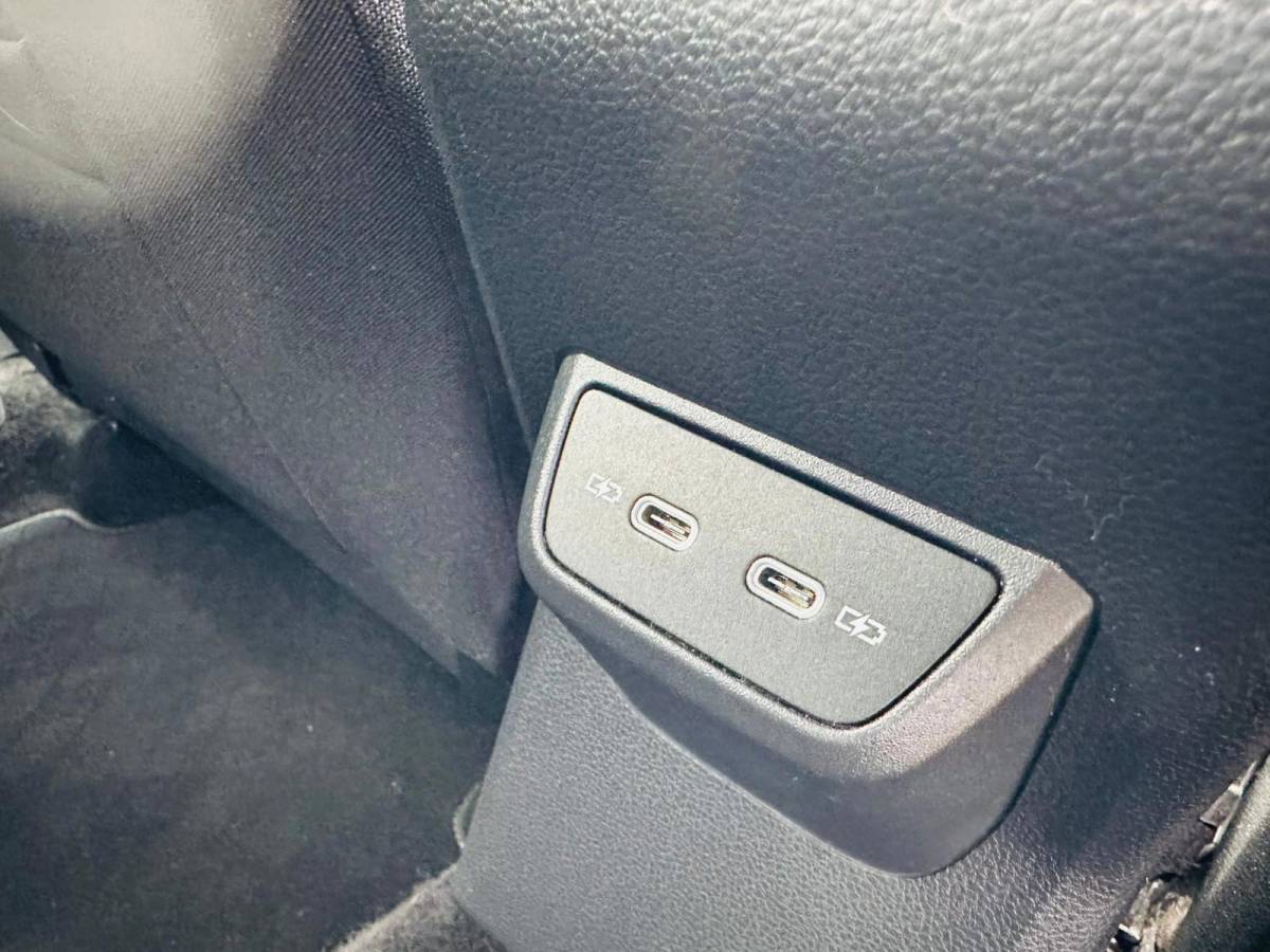 Volkswagen Taigo Volkswagen Taigo 1.5 TSI 3X R-Line Business IQ-Lights Panoramadak! Stoelverwarm! 150PK! Dealer onderh!