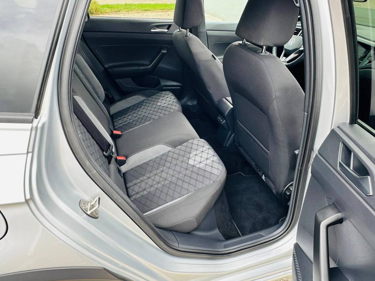 Volkswagen Taigo Volkswagen Taigo 1.5 TSI 3X R-Line Business IQ-Lights Panoramadak! Stoelverwarm! 150PK! Dealer onderh!
