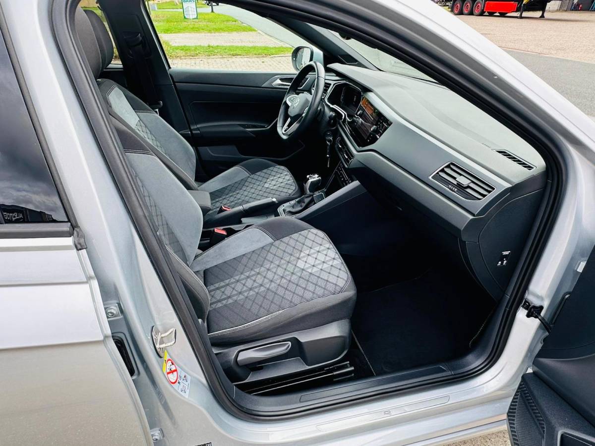 Volkswagen Taigo Volkswagen Taigo 1.5 TSI 3X R-Line Business IQ-Lights Panoramadak! Stoelverwarm! 150PK! Dealer onderh!