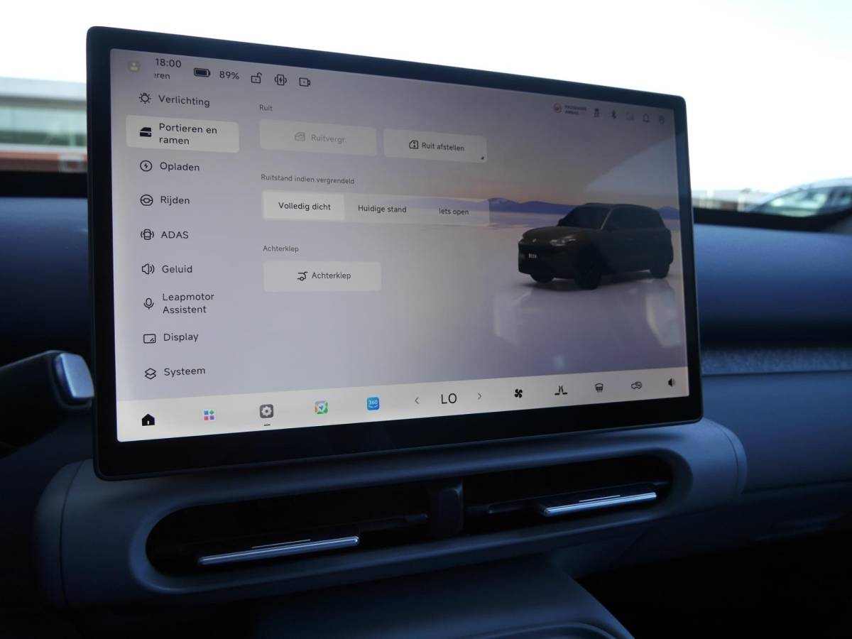 Leapmotor B03X Leapmotor B03X ProMax Design 53 kWh | Binnenkort leverbaar in deze kleur | Hoge zit | Carplay | Camera | Navigatie | 18inch velgen | Parkeersensoren | LED Lampen |