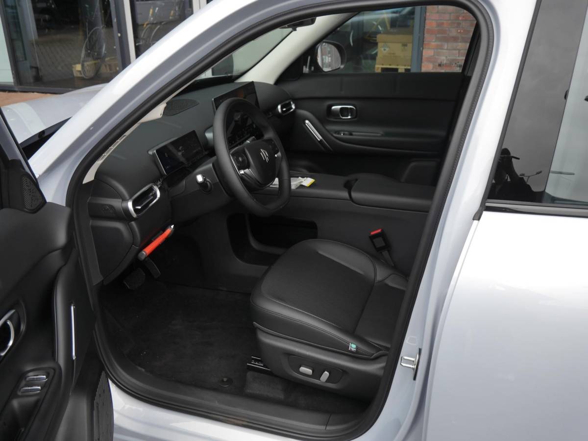 Leapmotor B03X Leapmotor B03X ProMax Design 53 kWh | Binnenkort leverbaar in deze kleur | Hoge zit | Carplay | Camera | Navigatie | 18inch velgen | Parkeersensoren | LED Lampen |