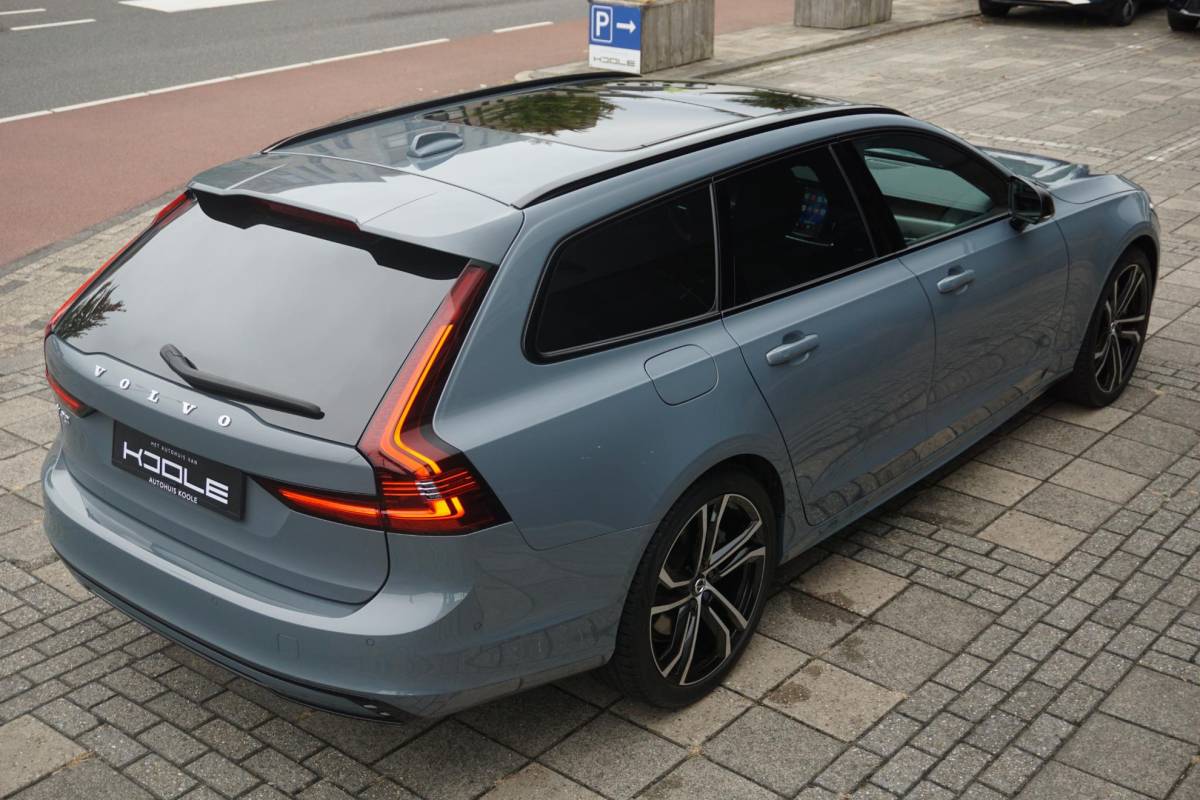 Volvo V90 Volvo V90 2.0 T6 AWD R-Design | Ultra Dark | Pano | trekhaak | ACC