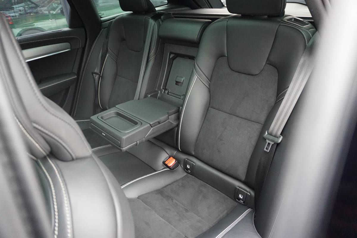 Volvo V90 Volvo V90 2.0 T6 AWD R-Design | Ultra Dark | Pano | trekhaak | ACC