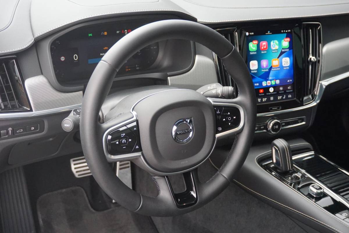 Volvo V90 Volvo V90 2.0 T6 AWD R-Design | Ultra Dark | Pano | trekhaak | ACC