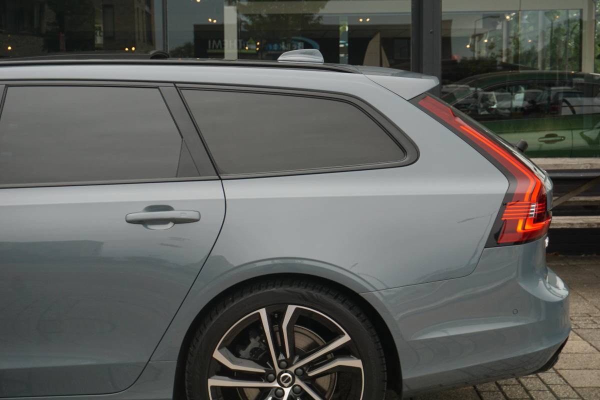 Volvo V90 Volvo V90 2.0 T6 AWD R-Design | Ultra Dark | Pano | trekhaak | ACC