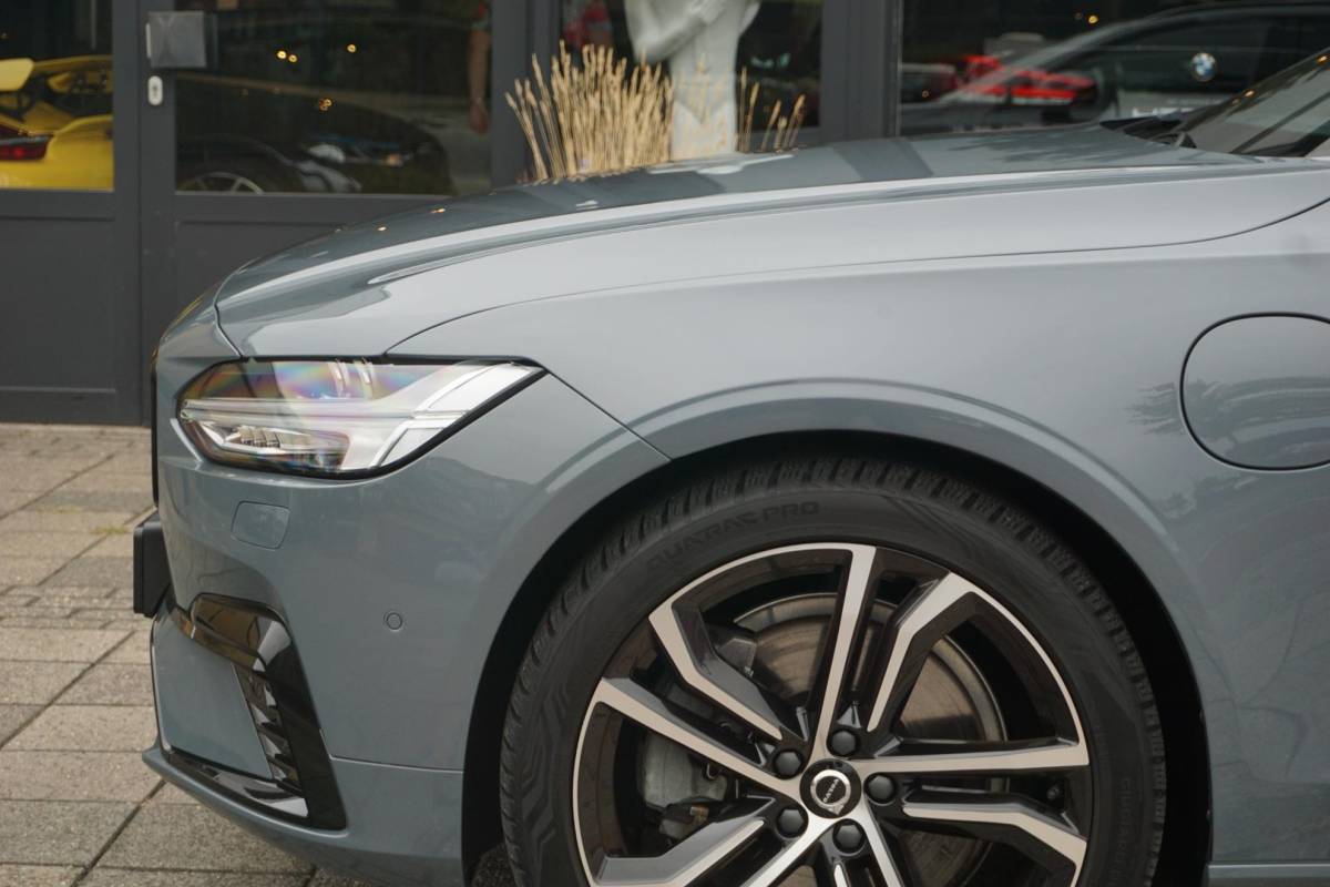 Volvo V90 Volvo V90 2.0 T6 AWD R-Design | Ultra Dark | Pano | trekhaak | ACC