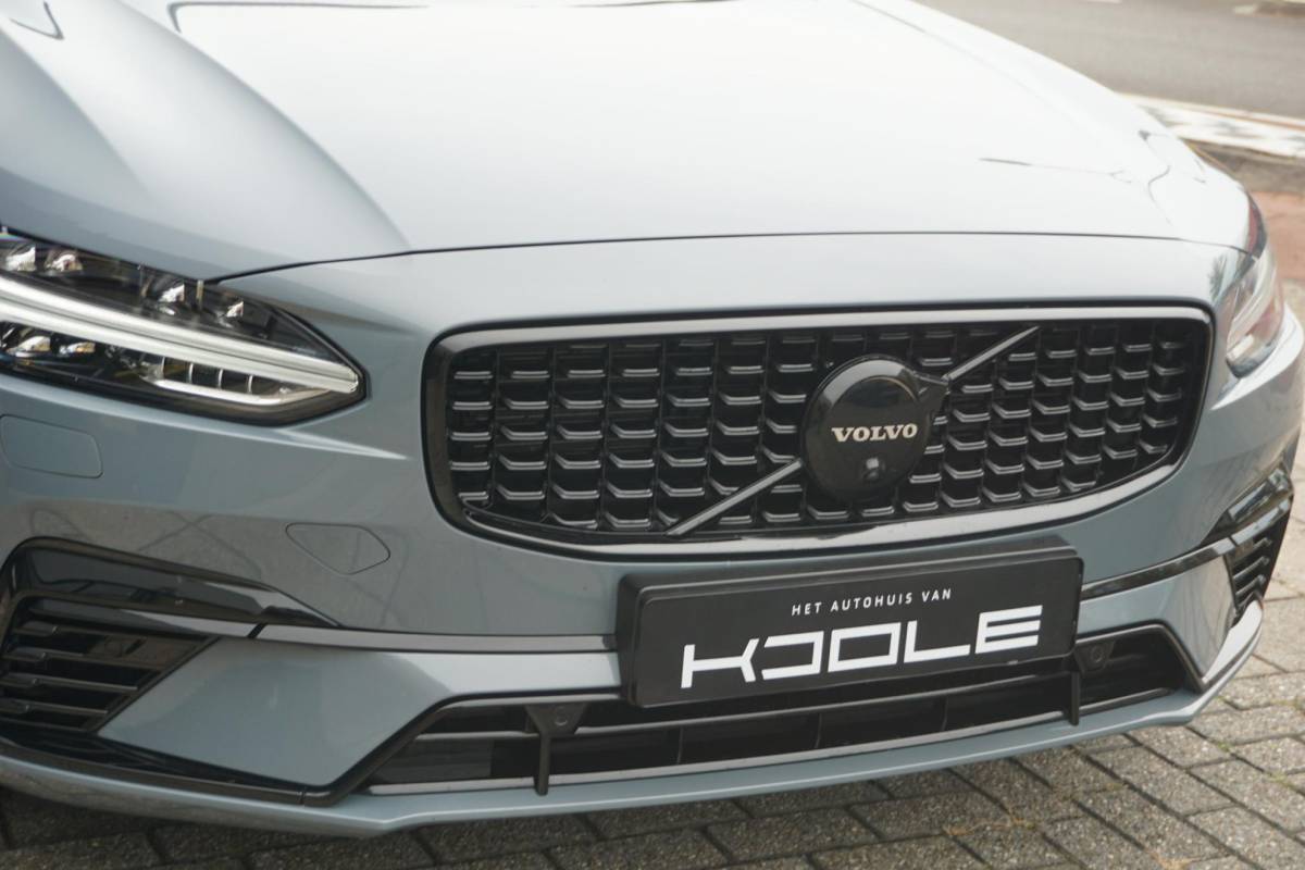 Volvo V90 Volvo V90 2.0 T6 AWD R-Design | Ultra Dark | Pano | trekhaak | ACC
