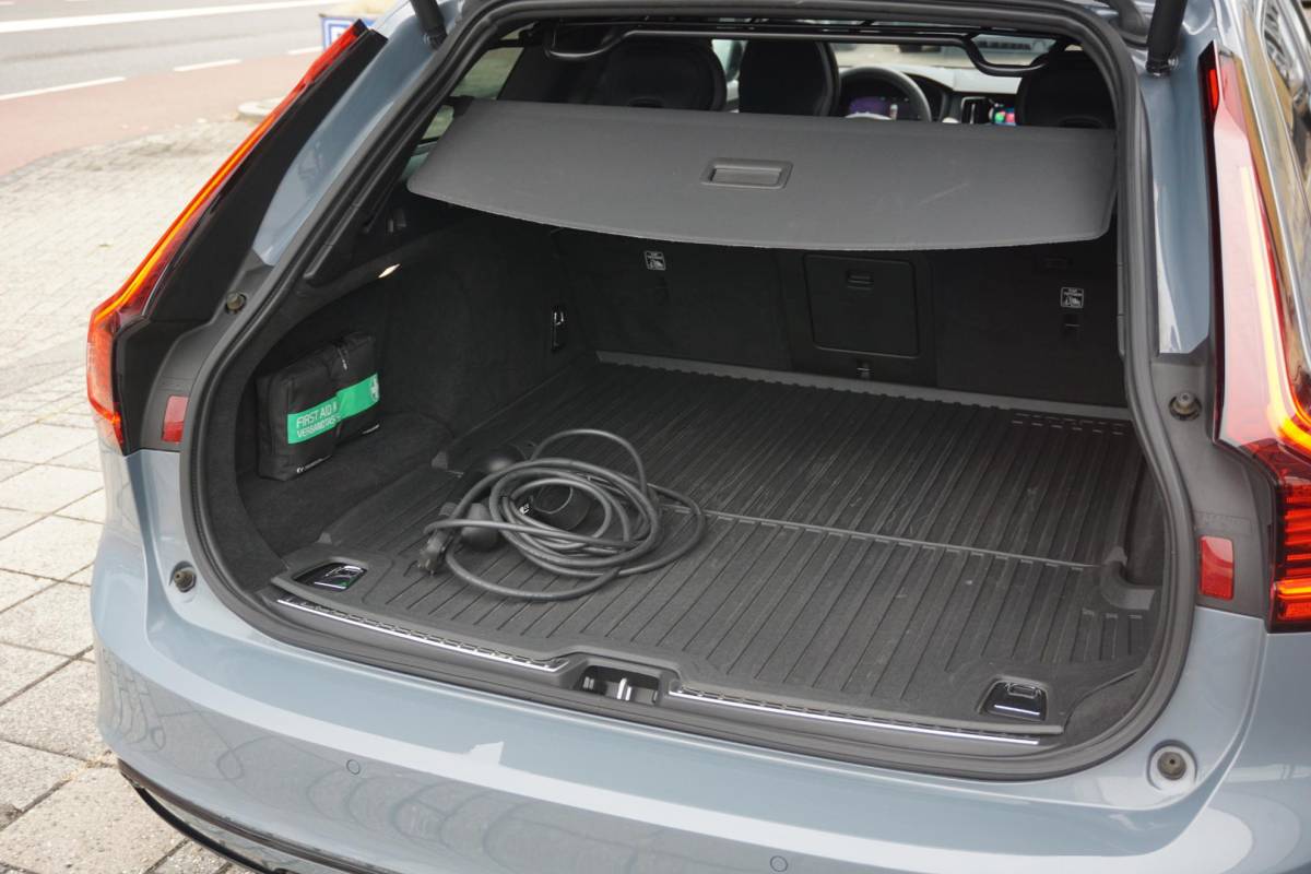 Volvo V90 Volvo V90 2.0 T6 AWD R-Design | Ultra Dark | Pano | trekhaak | ACC