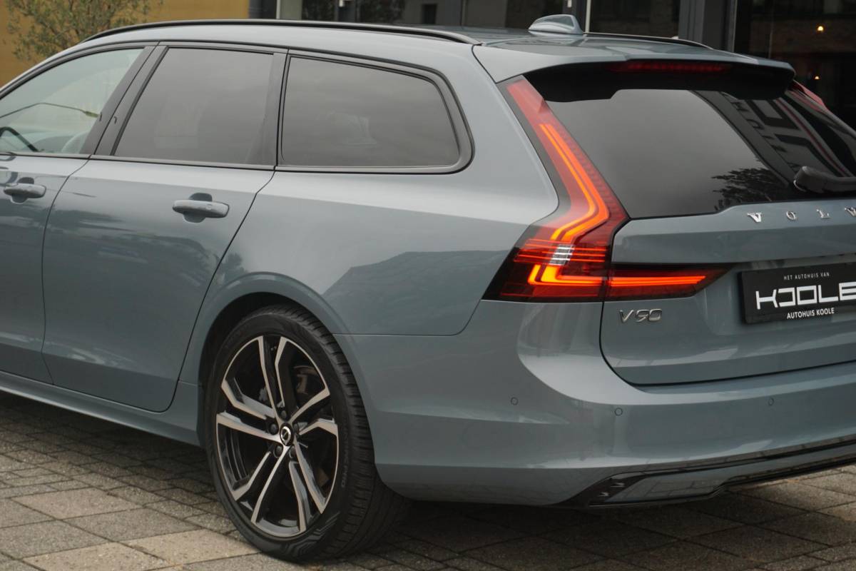 Volvo V90 Volvo V90 2.0 T6 AWD R-Design | Ultra Dark | Pano | trekhaak | ACC