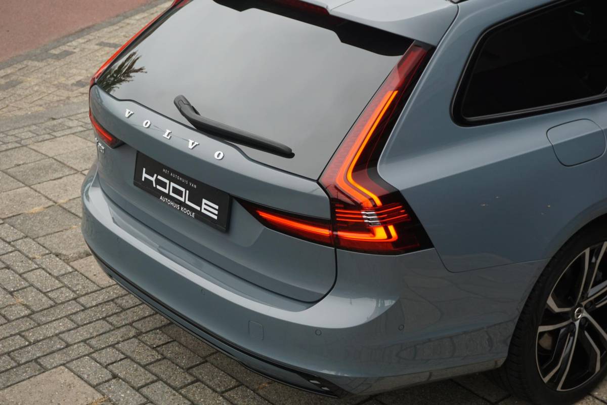 Volvo V90 Volvo V90 2.0 T6 AWD R-Design | Ultra Dark | Pano | trekhaak | ACC