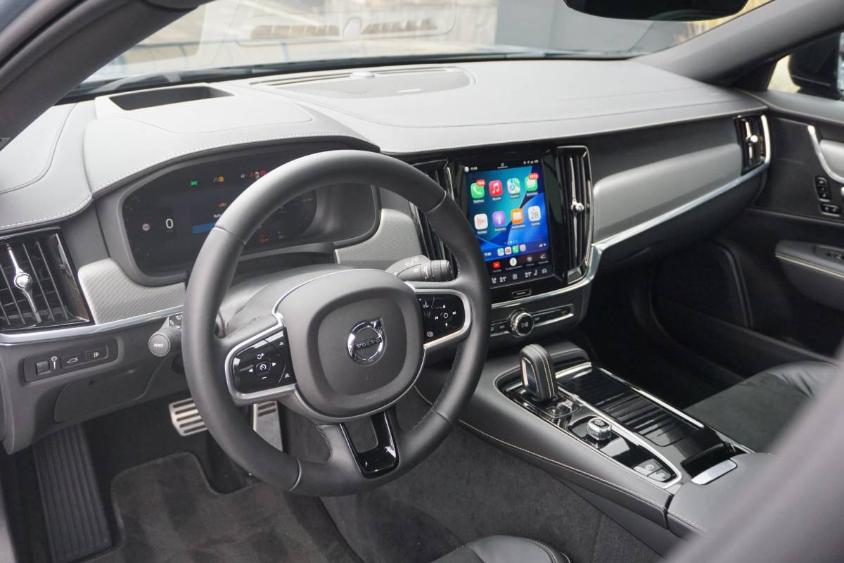 Volvo V90 Volvo V90 2.0 T6 AWD R-Design | Ultra Dark | Pano | trekhaak | ACC