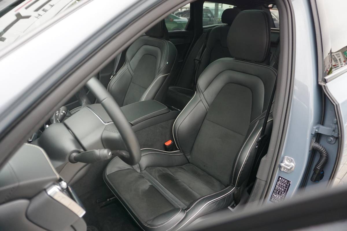 Volvo V90 Volvo V90 2.0 T6 AWD R-Design | Ultra Dark | Pano | trekhaak | ACC