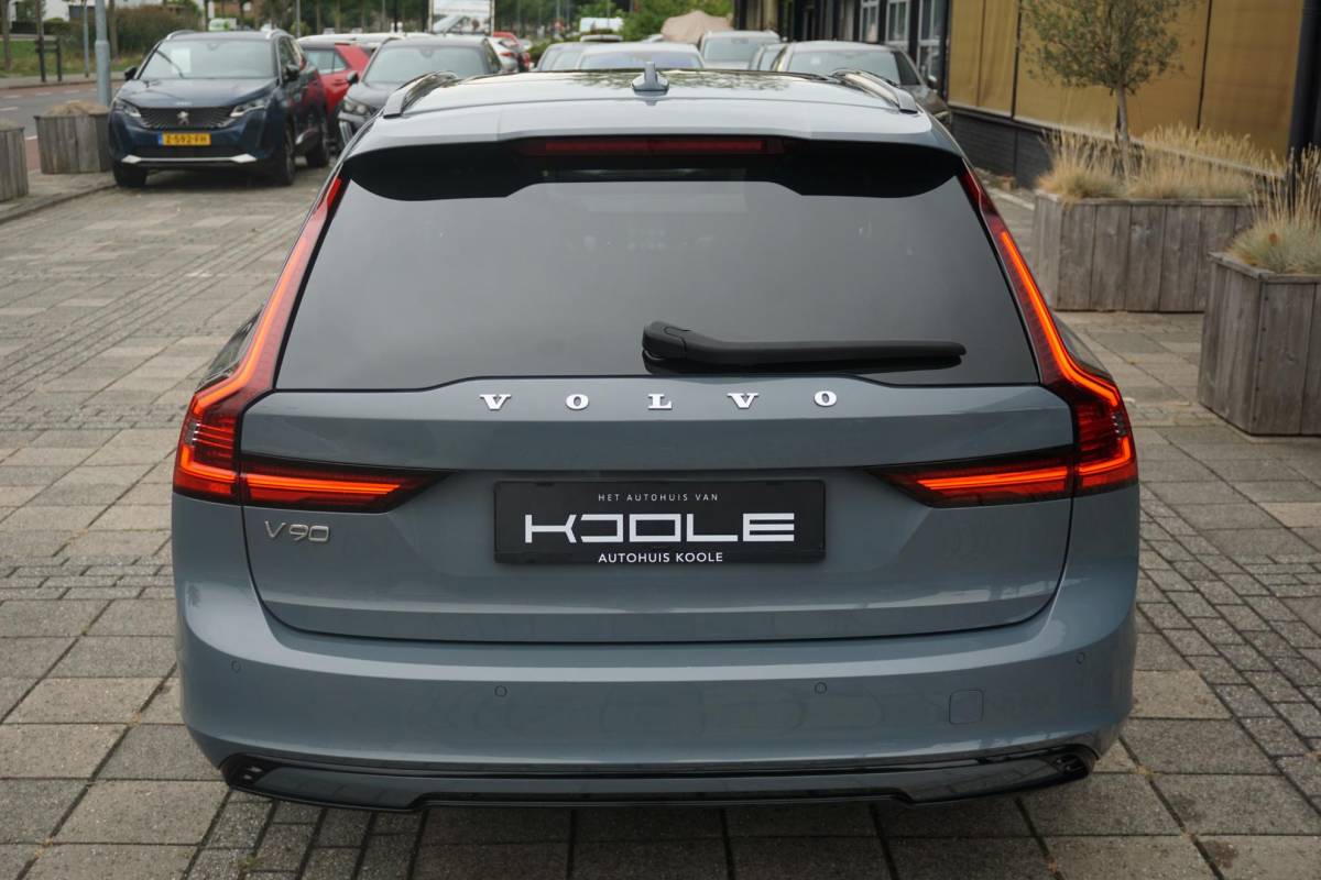 Volvo V90 Volvo V90 2.0 T6 AWD R-Design | Ultra Dark | Pano | trekhaak | ACC