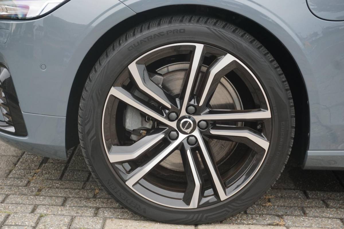 Volvo V90 Volvo V90 2.0 T6 AWD R-Design | Ultra Dark | Pano | trekhaak | ACC