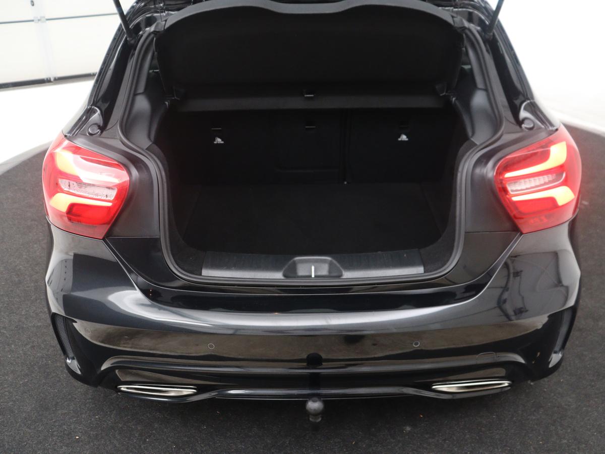 Mercedes-Benz A-Klasse Mercedes-Benz A-klasse 180 Business Solution AMG | Leder/alcantara | Stoelverwarming | Cruise control | Navigatie | Bluetooth | Camera | Park assist | Trekhaak