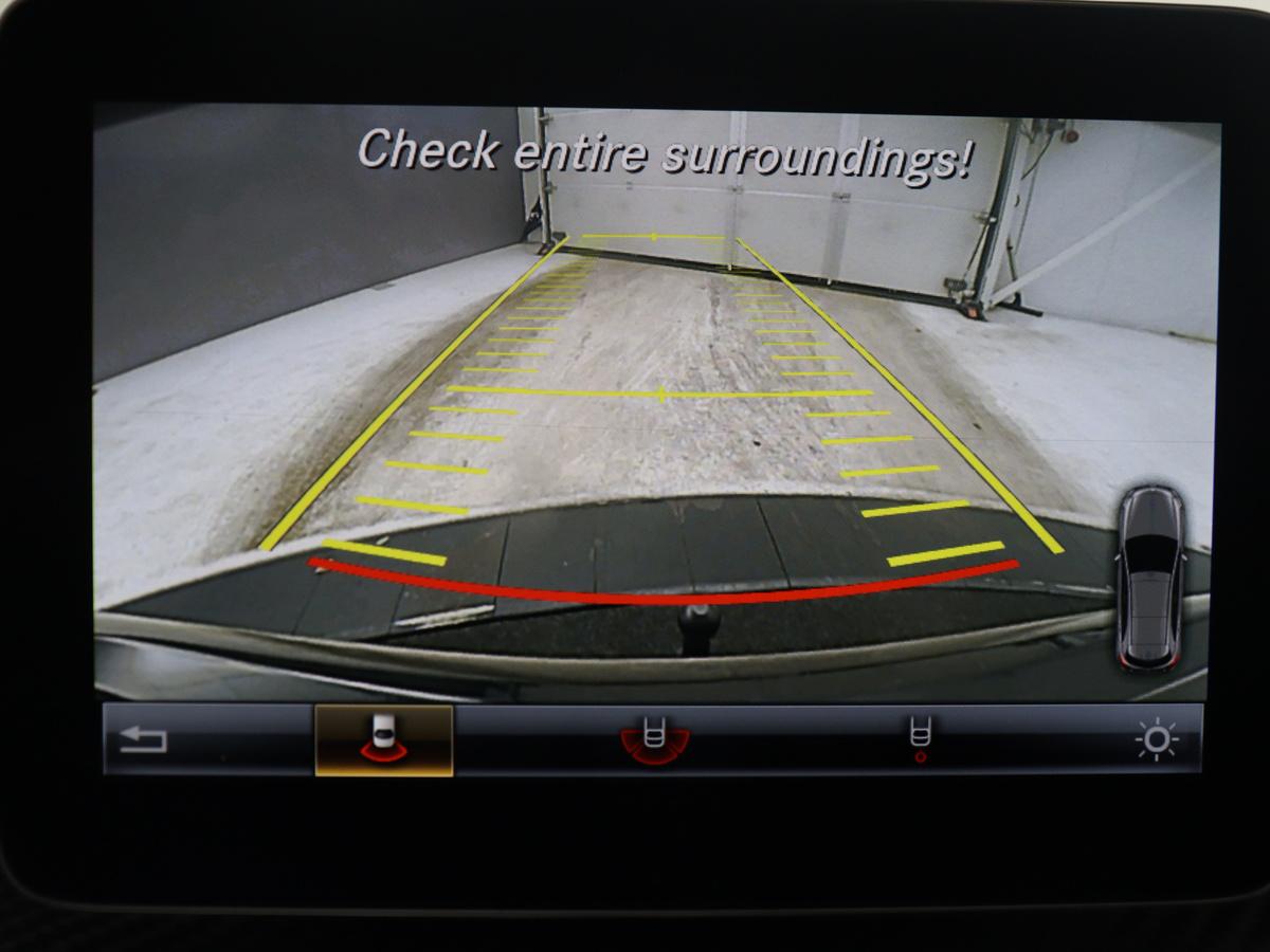 Mercedes-Benz A-Klasse Mercedes-Benz A-klasse 180 Business Solution AMG | Leder/alcantara | Stoelverwarming | Cruise control | Navigatie | Bluetooth | Camera | Park assist | Trekhaak