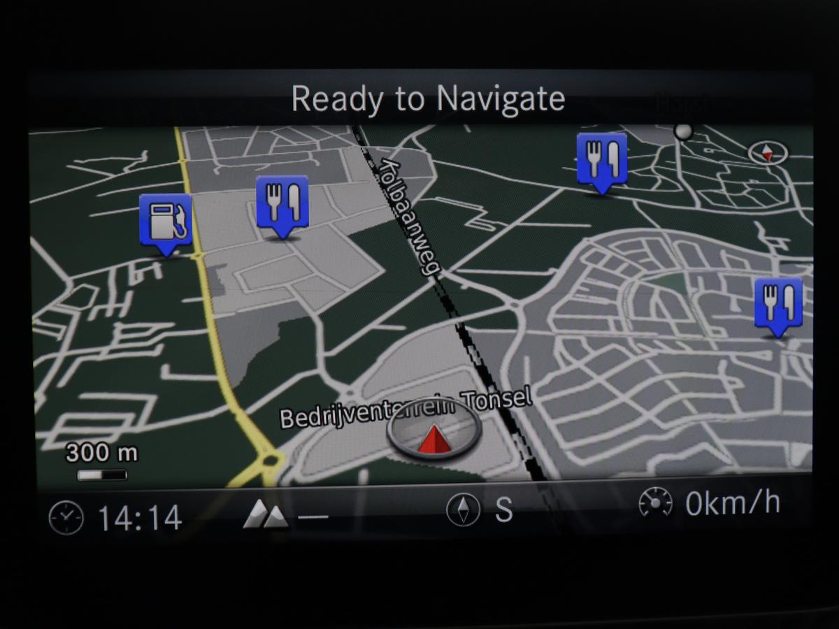 Mercedes-Benz A-Klasse Mercedes-Benz A-klasse 180 Business Solution AMG | Leder/alcantara | Stoelverwarming | Cruise control | Navigatie | Bluetooth | Camera | Park assist | Trekhaak