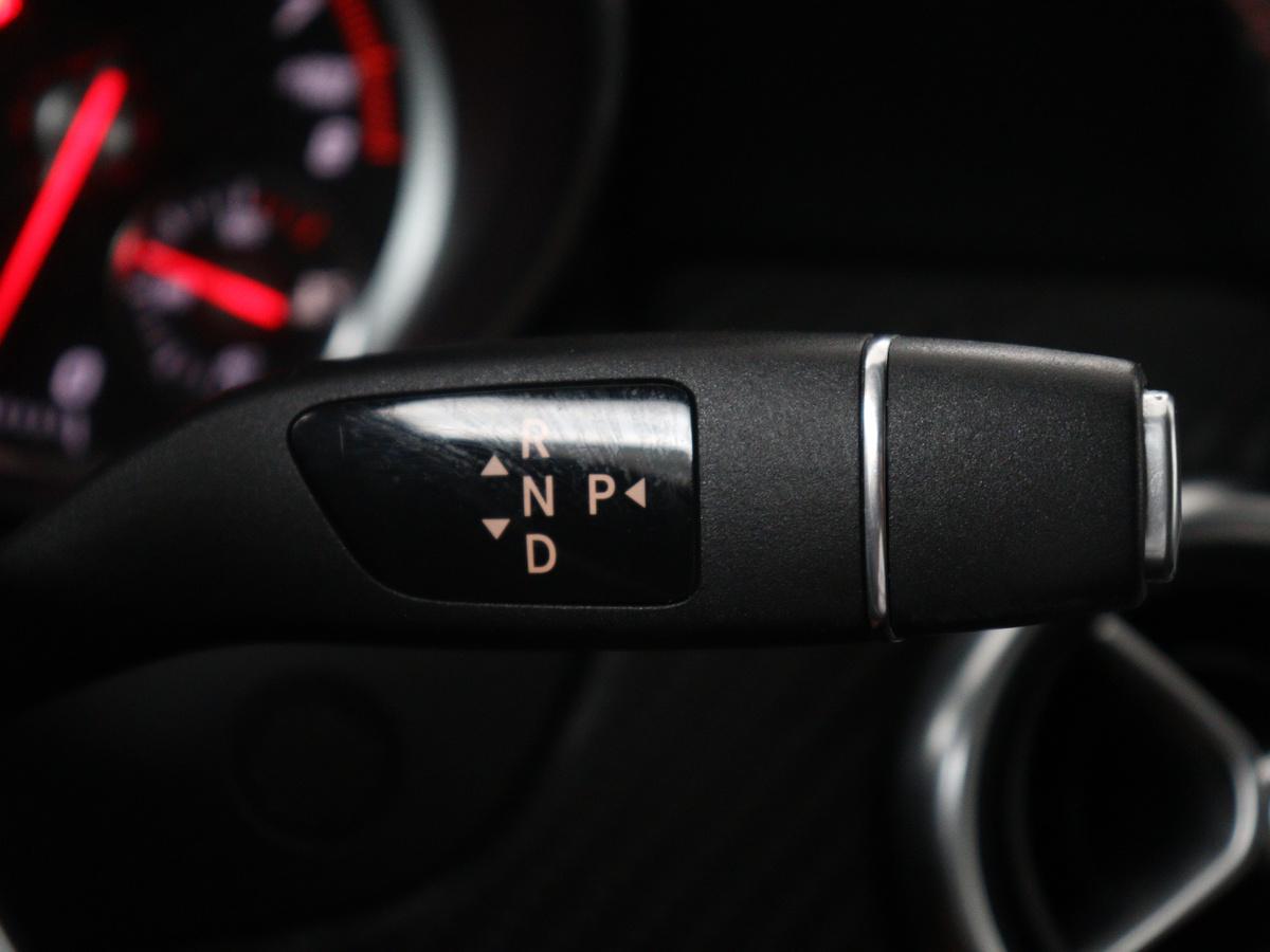 Mercedes-Benz A-Klasse Mercedes-Benz A-klasse 180 Business Solution AMG | Leder/alcantara | Stoelverwarming | Cruise control | Navigatie | Bluetooth | Camera | Park assist | Trekhaak