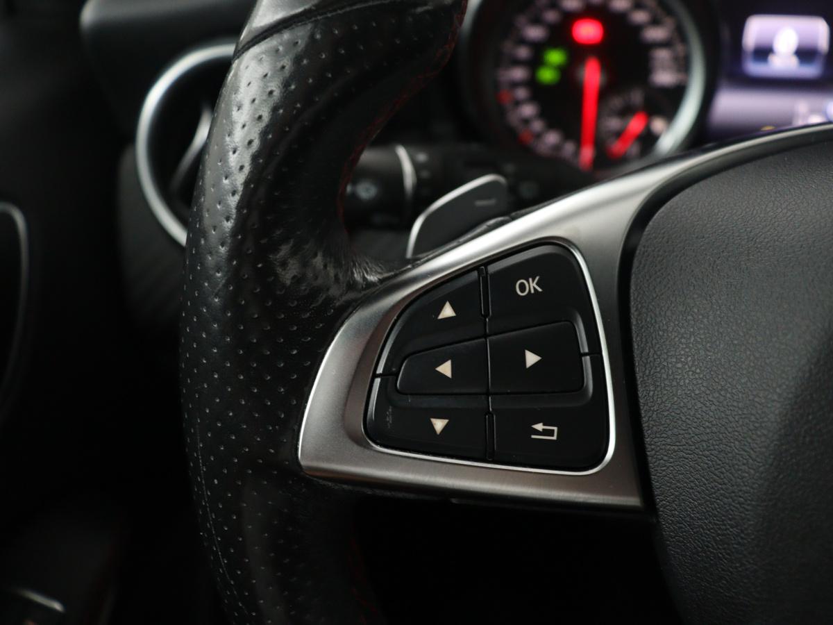 Mercedes-Benz A-Klasse Mercedes-Benz A-klasse 180 Business Solution AMG | Leder/alcantara | Stoelverwarming | Cruise control | Navigatie | Bluetooth | Camera | Park assist | Trekhaak