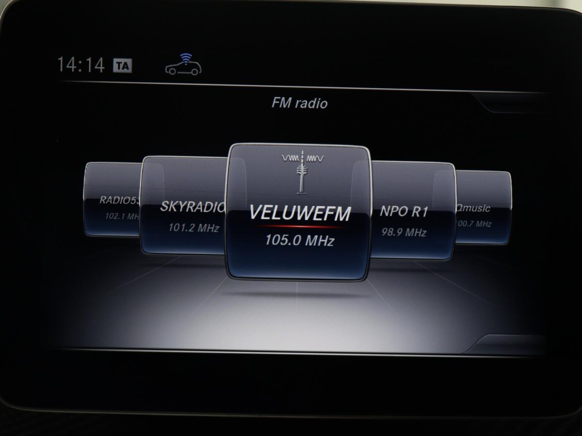 Mercedes-Benz A-Klasse Mercedes-Benz A-klasse 180 Business Solution AMG | Leder/alcantara | Stoelverwarming | Cruise control | Navigatie | Bluetooth | Camera | Park assist | Trekhaak