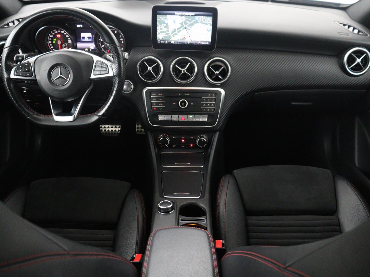 Mercedes-Benz A-Klasse Mercedes-Benz A-klasse 180 Business Solution AMG | Leder/alcantara | Stoelverwarming | Cruise control | Navigatie | Bluetooth | Camera | Park assist | Trekhaak