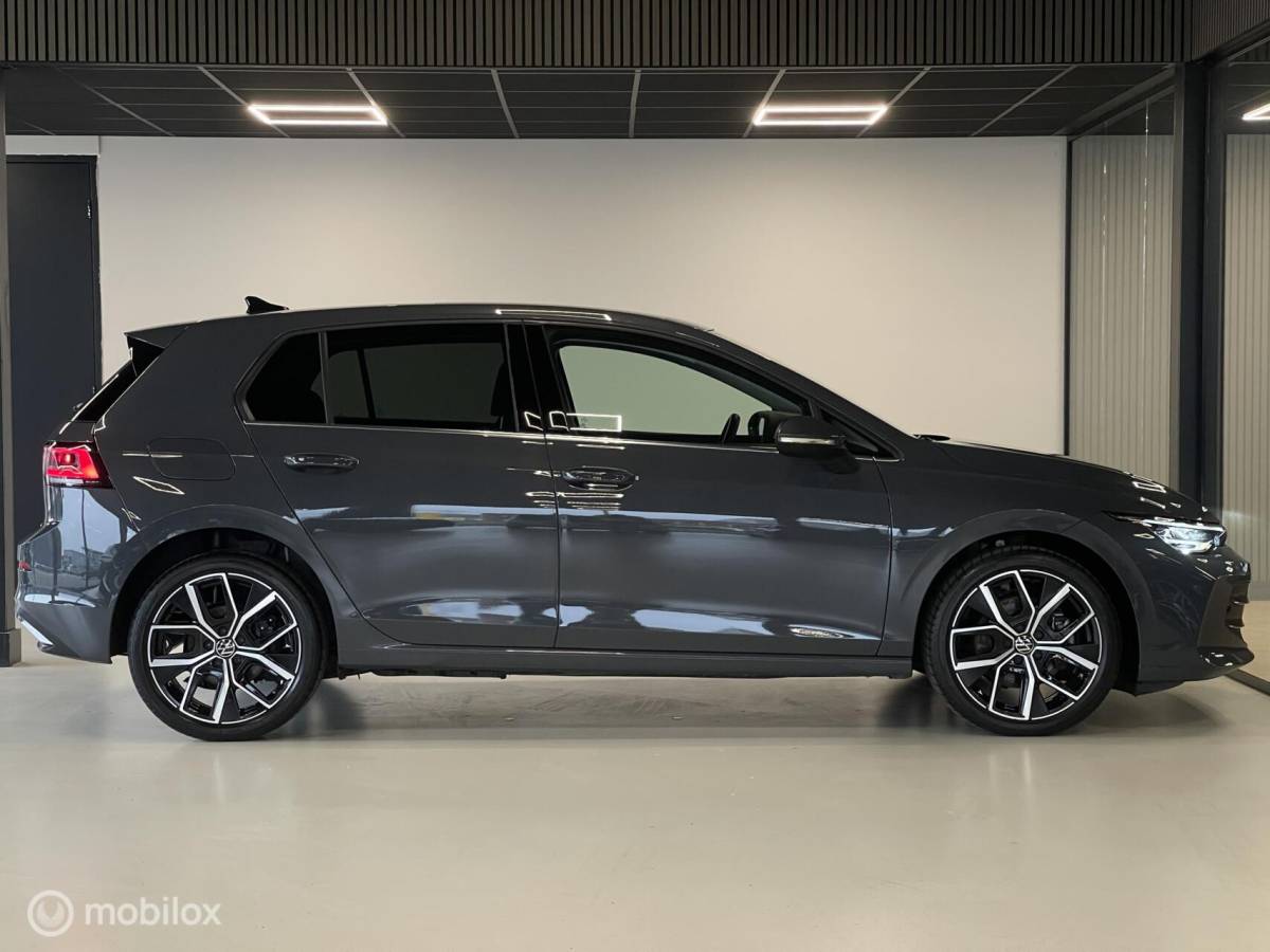 Volkswagen Golf Volkswagen Golf Style eHybrid | Pano | Head-Up | Massage | Trekhaak | Fabrieksgarantie 2030