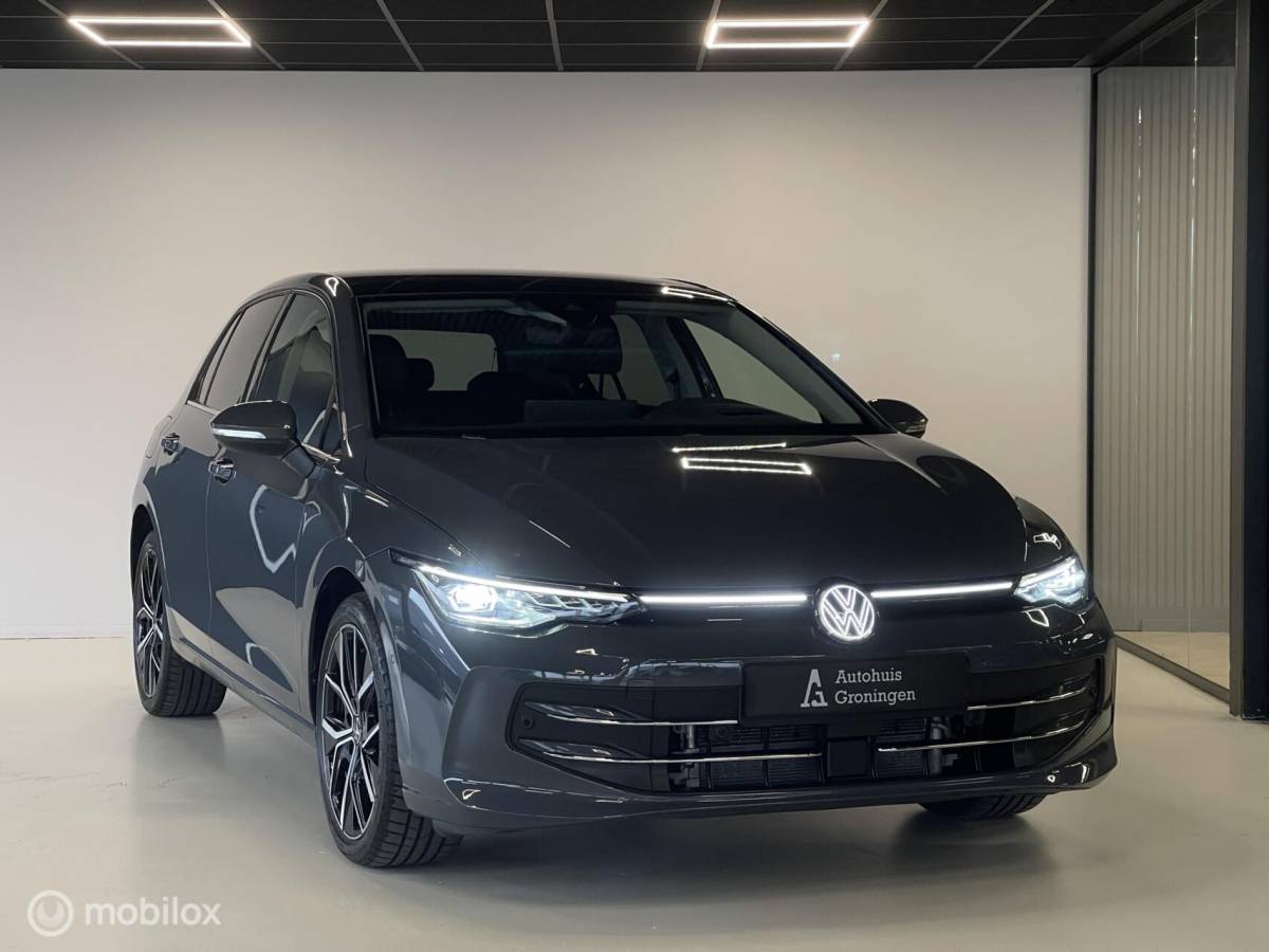 Volkswagen Golf Volkswagen Golf Style eHybrid | Pano | Head-Up | Massage | Trekhaak | Fabrieksgarantie 2030