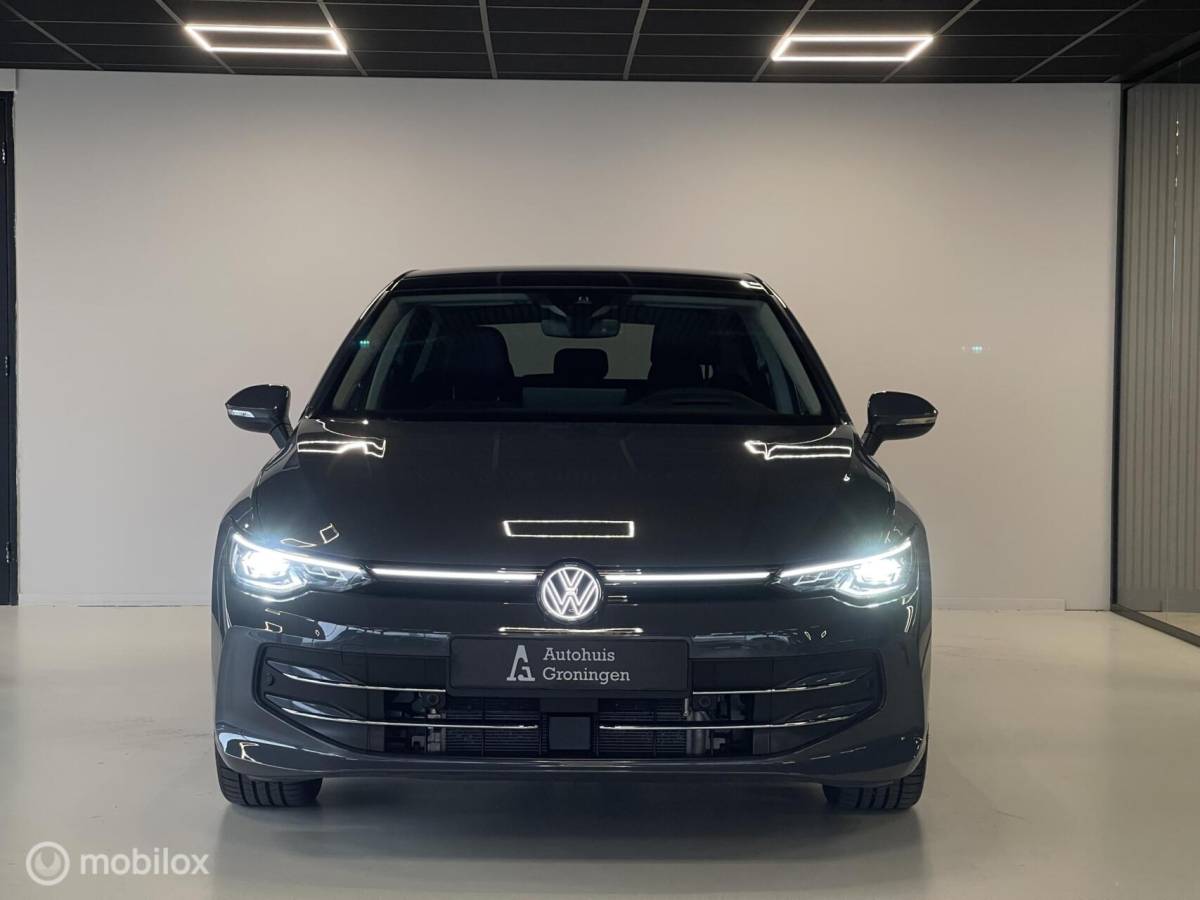 Volkswagen Golf Volkswagen Golf Style eHybrid | Pano | Head-Up | Massage | Trekhaak | Fabrieksgarantie 2030