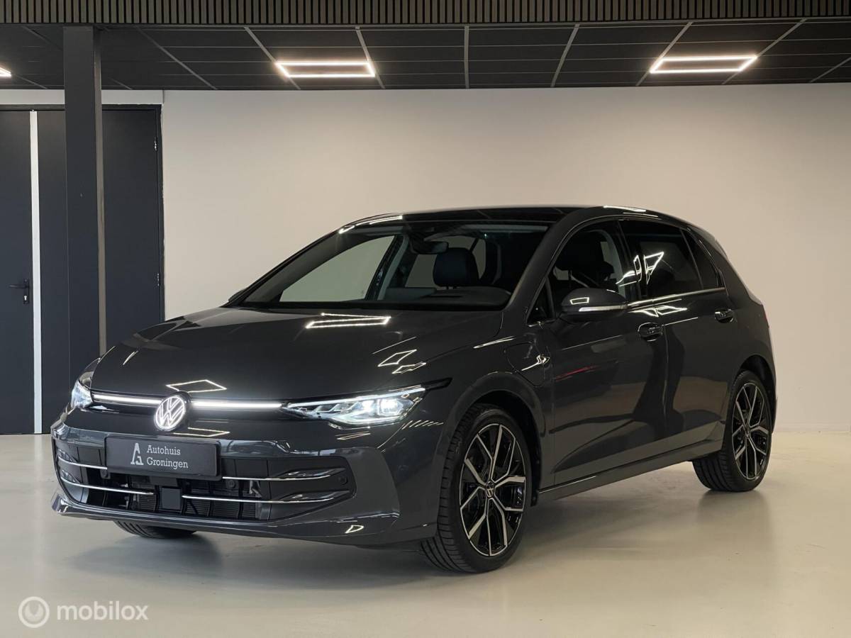 Volkswagen Golf Volkswagen Golf Style eHybrid | Pano | Head-Up | Massage | Trekhaak | Fabrieksgarantie 2030