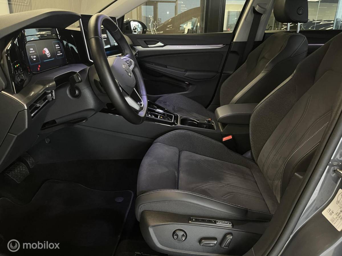 Volkswagen Golf Volkswagen Golf Style eHybrid | Pano | Head-Up | Massage | Trekhaak | Fabrieksgarantie 2030