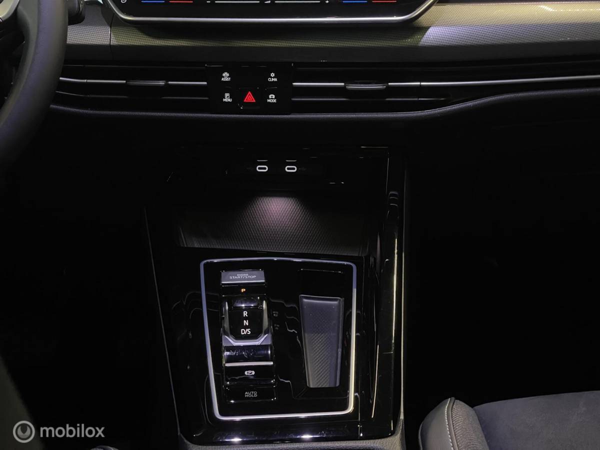 Volkswagen Golf Volkswagen Golf Style eHybrid | Pano | Head-Up | Massage | Trekhaak | Fabrieksgarantie 2030
